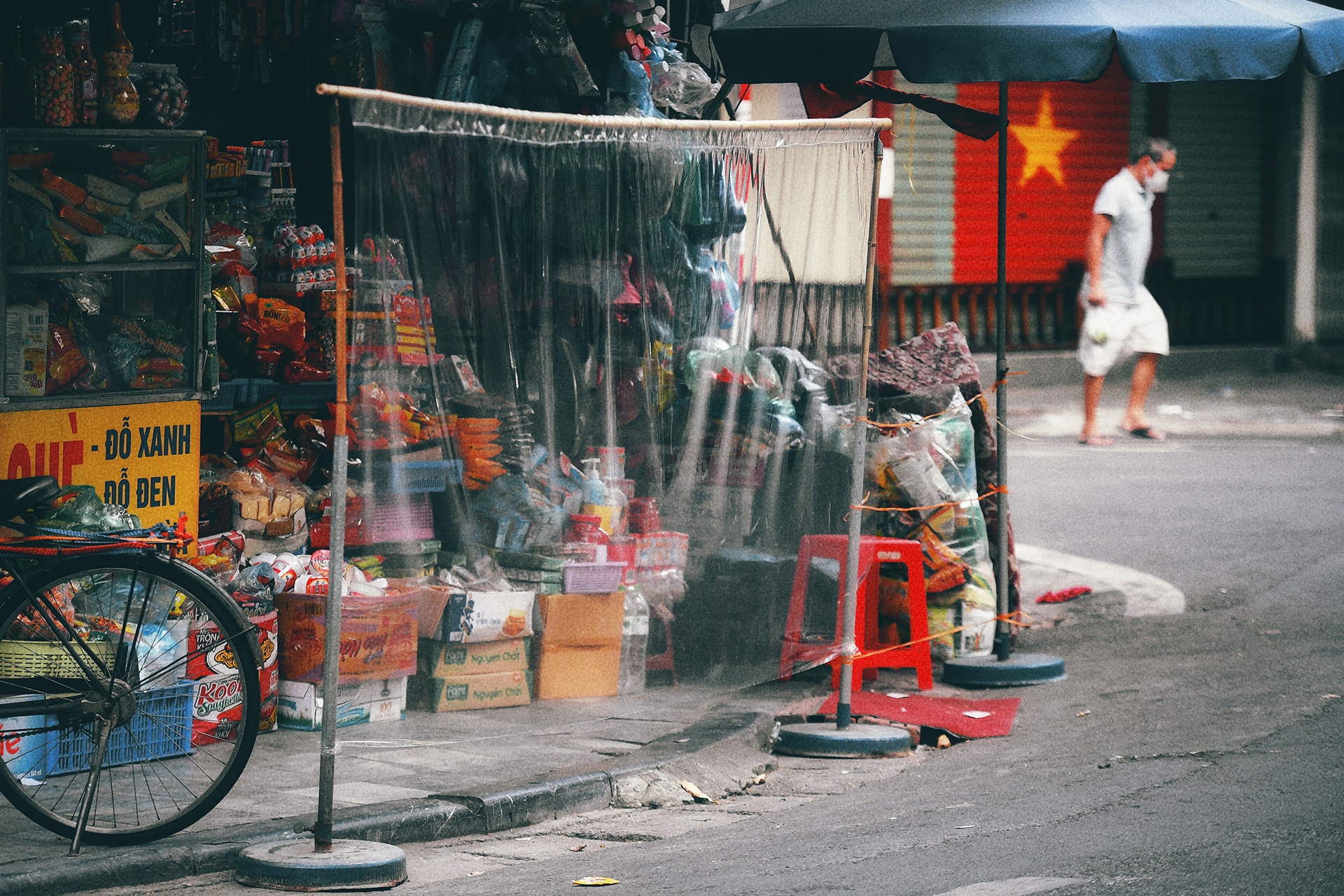 Dich Covid-19 Ha Noi,  gian cach xa hoi Ha Noi anh 3