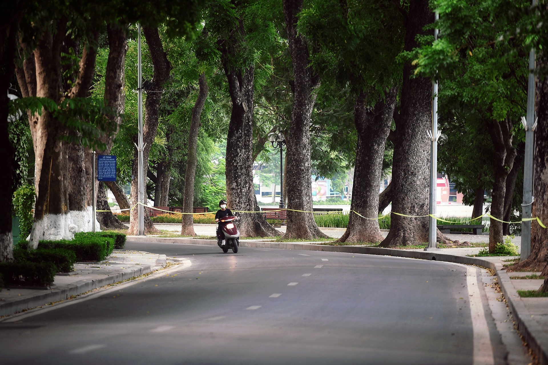 Dich Covid-19 Ha Noi,  gian cach xa hoi Ha Noi anh 2