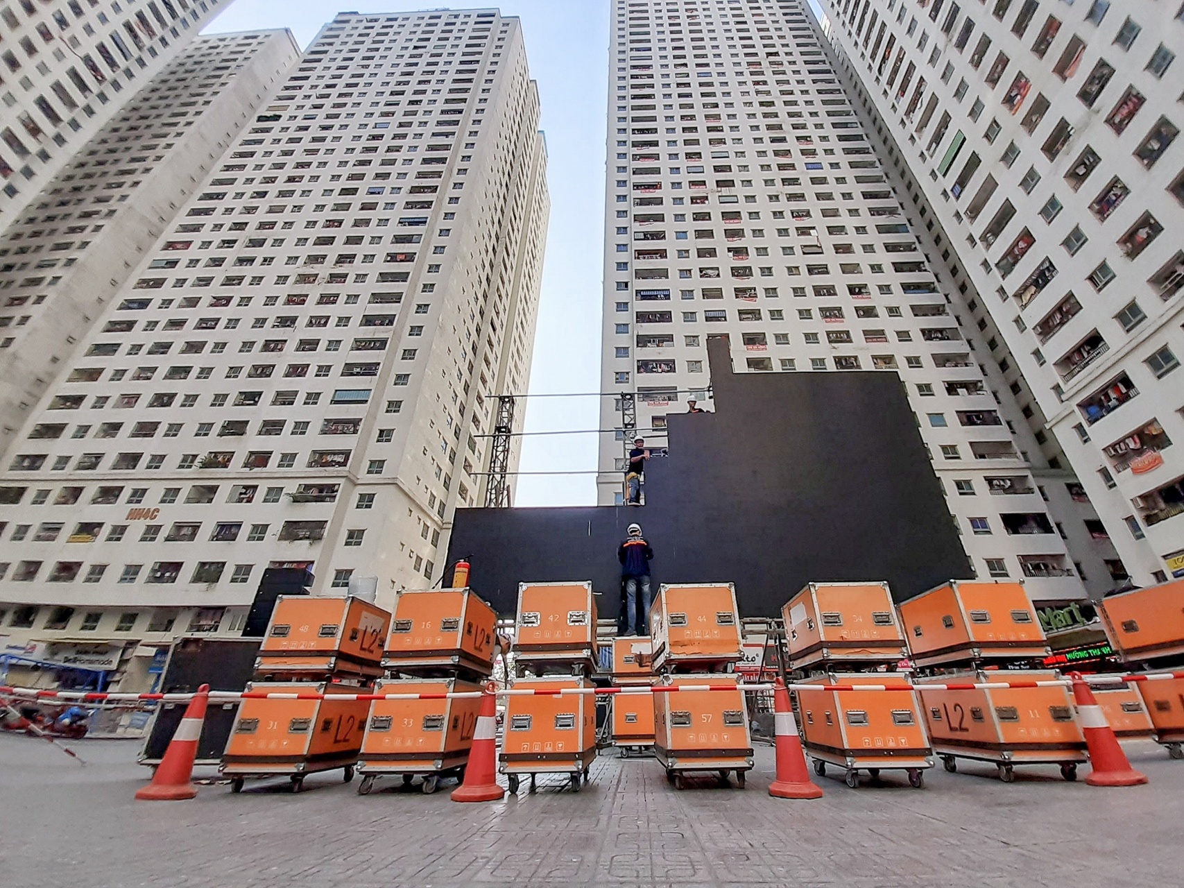 Tam phong toa mot toa nha tai khu HH Linh Dam hinh anh