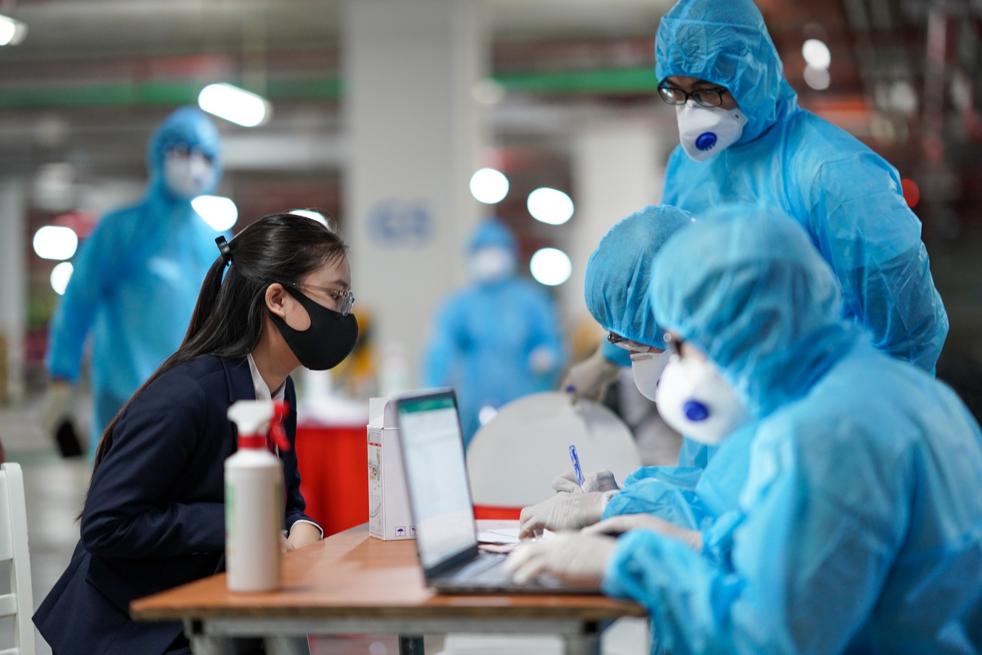 Hang chuc xa, phuong o Ha Noi nang cap do nguy co hinh anh