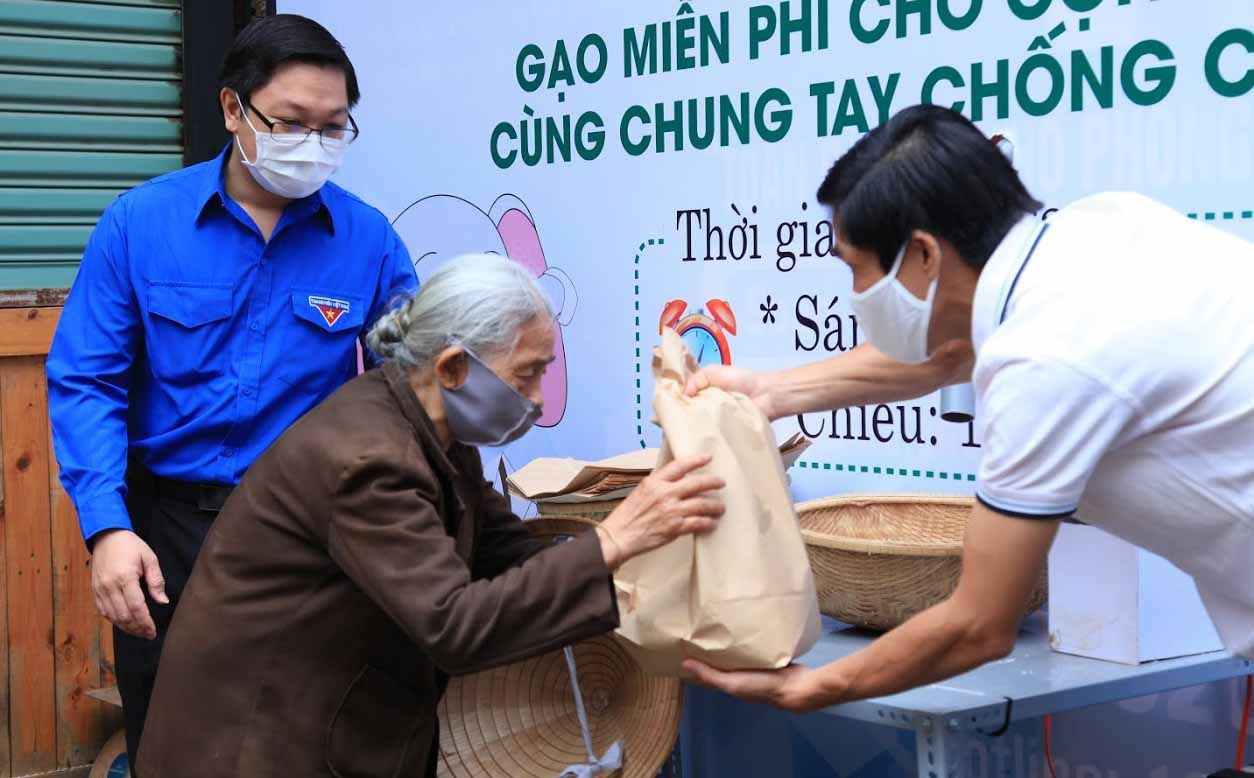 Ha Noi gui tang TP.HCM 5.000 tan gao hinh anh