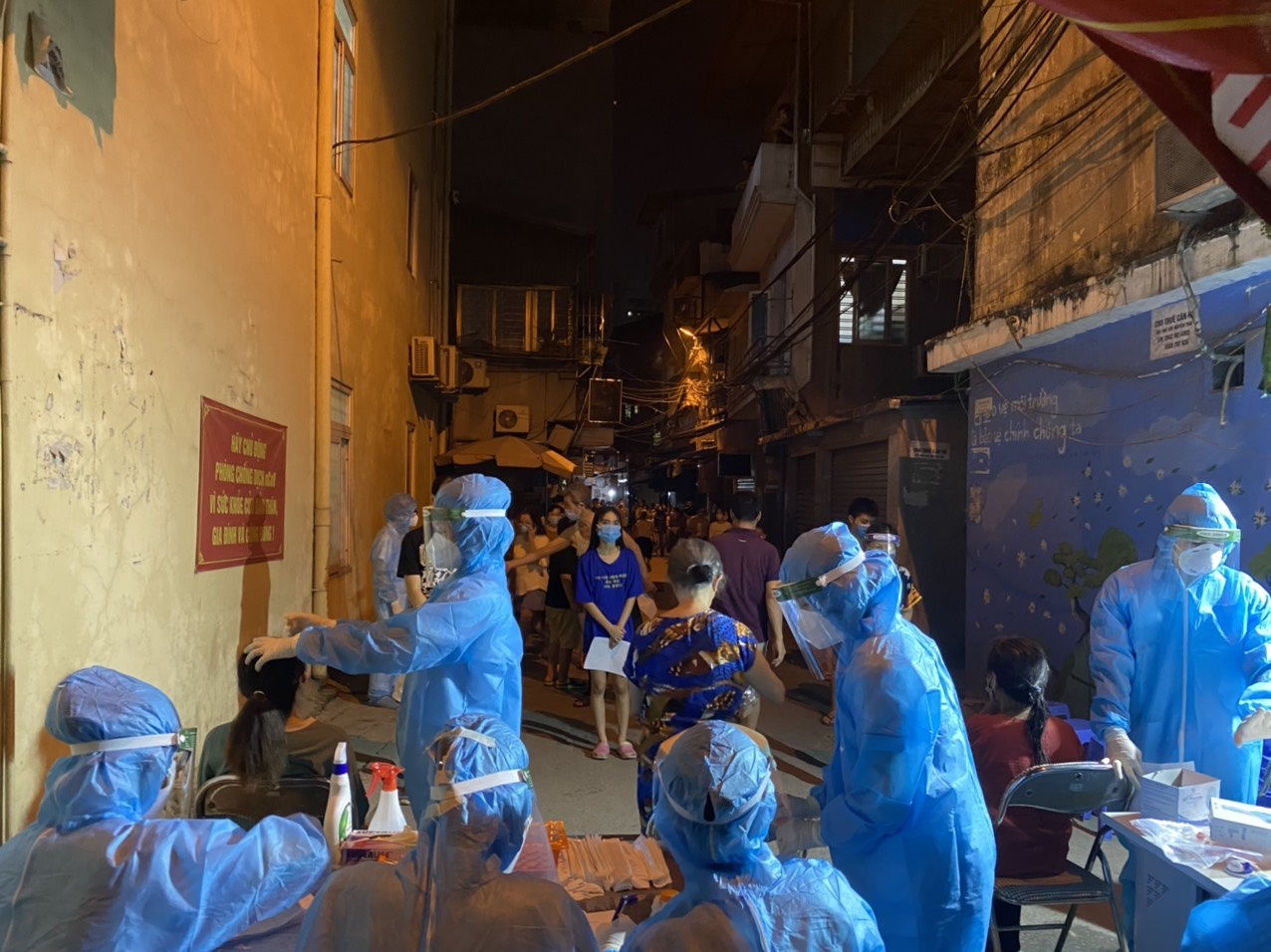 Dich Covid-19 Ha Noi,  gian cach xa hoi Ha Noi anh 1