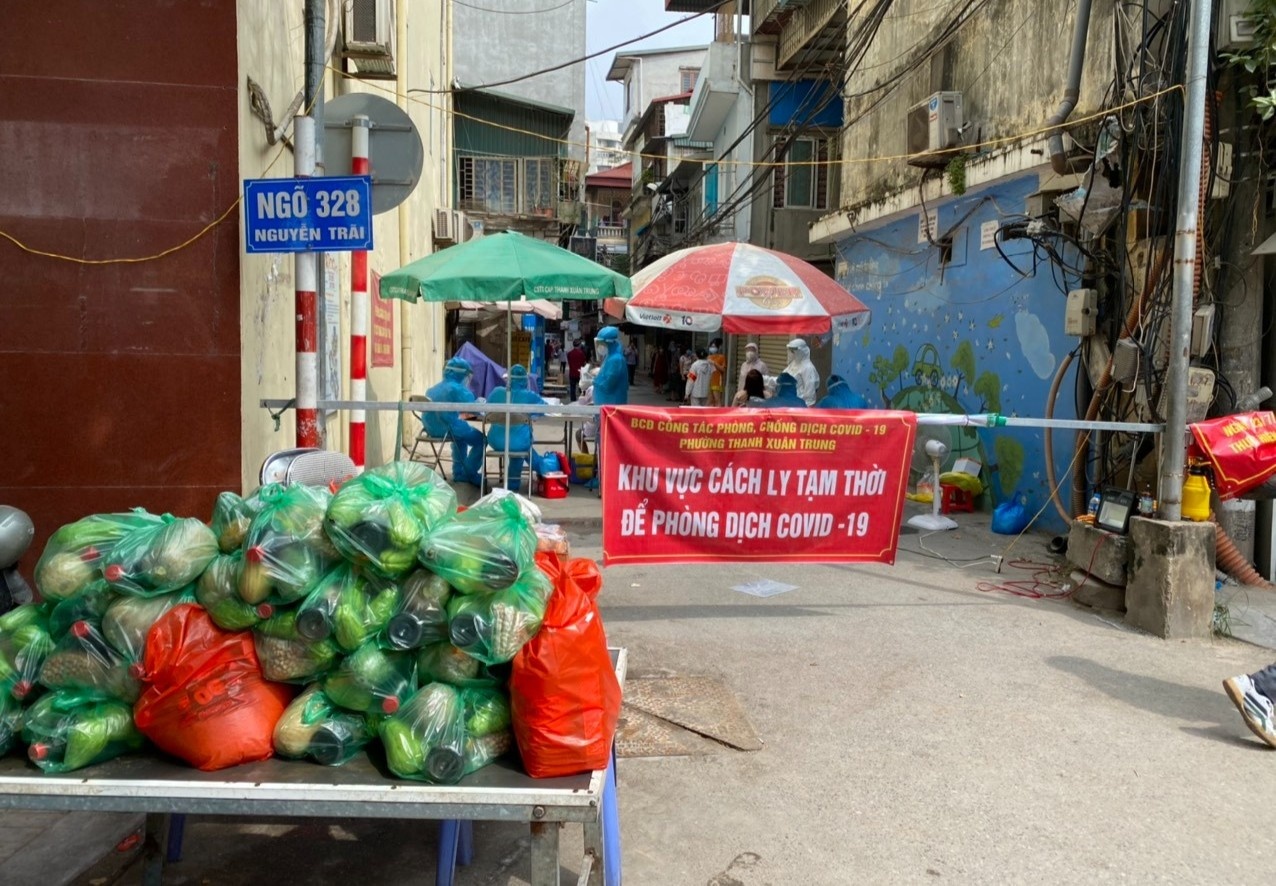 Phong toa khu vuc co 2.000 dan o quan Thanh Xuan hinh anh