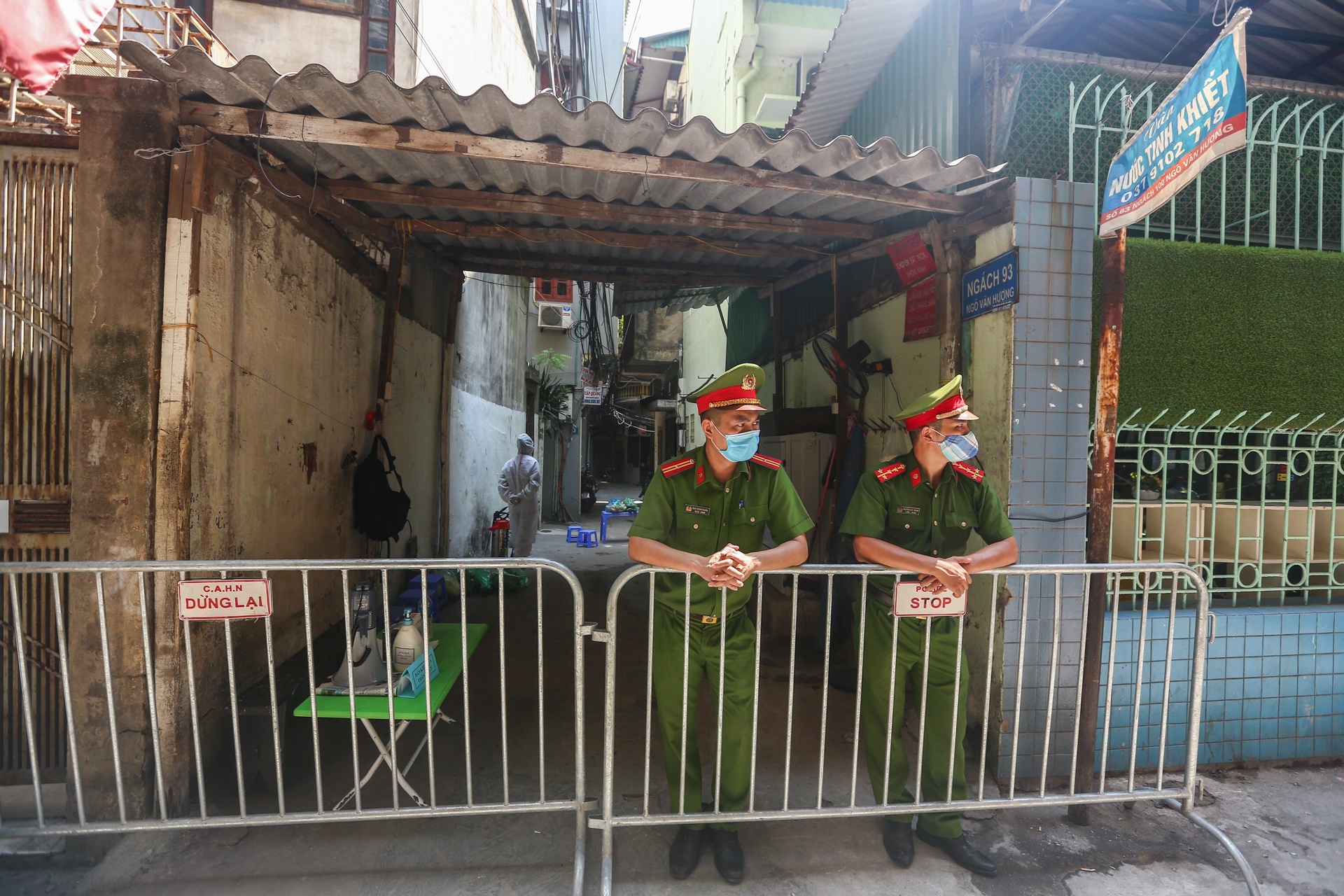 Ha Noi phong toa nhieu khu vuc lien quan o dich tai Quoc Oai hinh anh