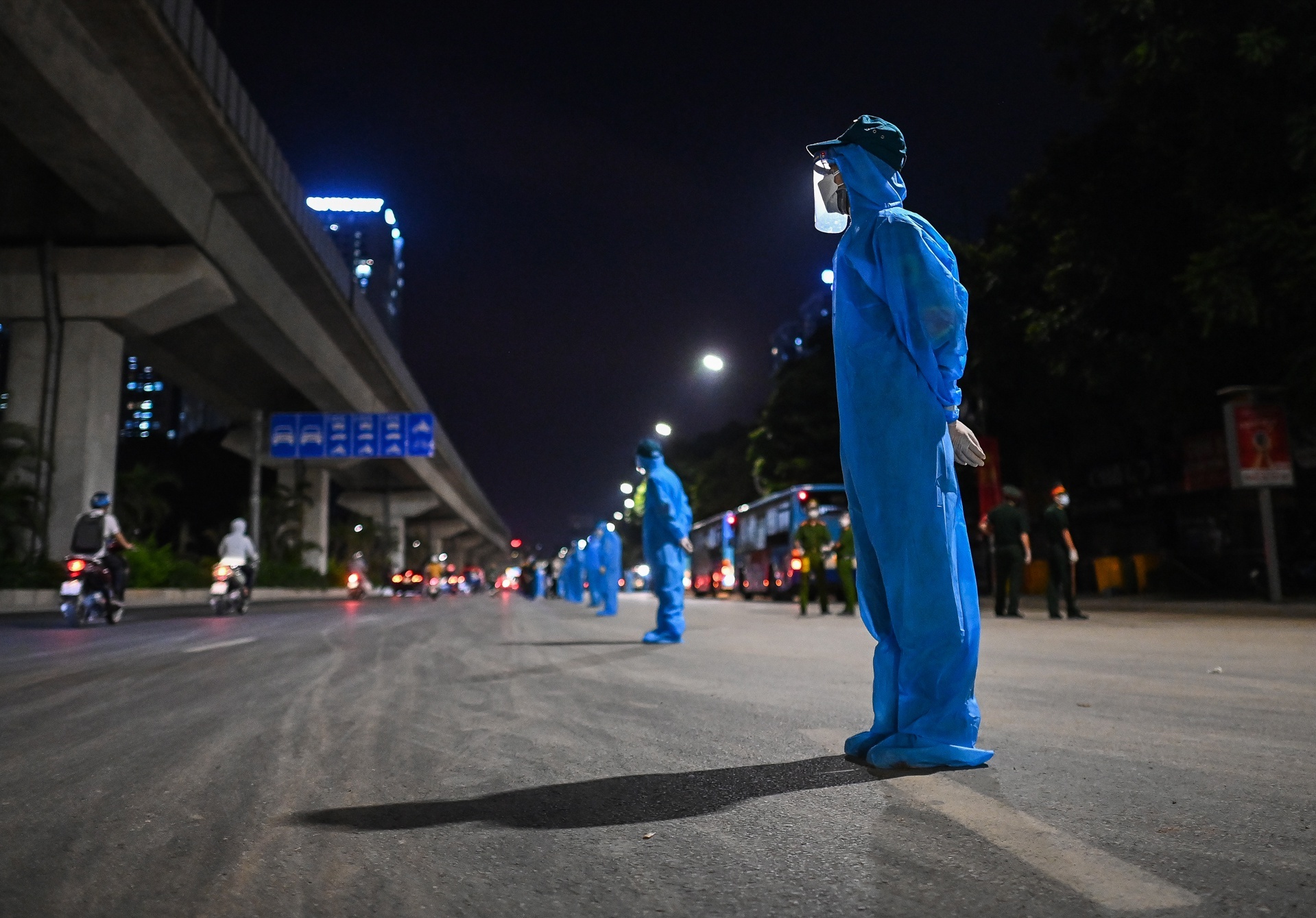 Dich Covid-19 Ha Noi,  gian cach xa hoi Ha Noi anh 2