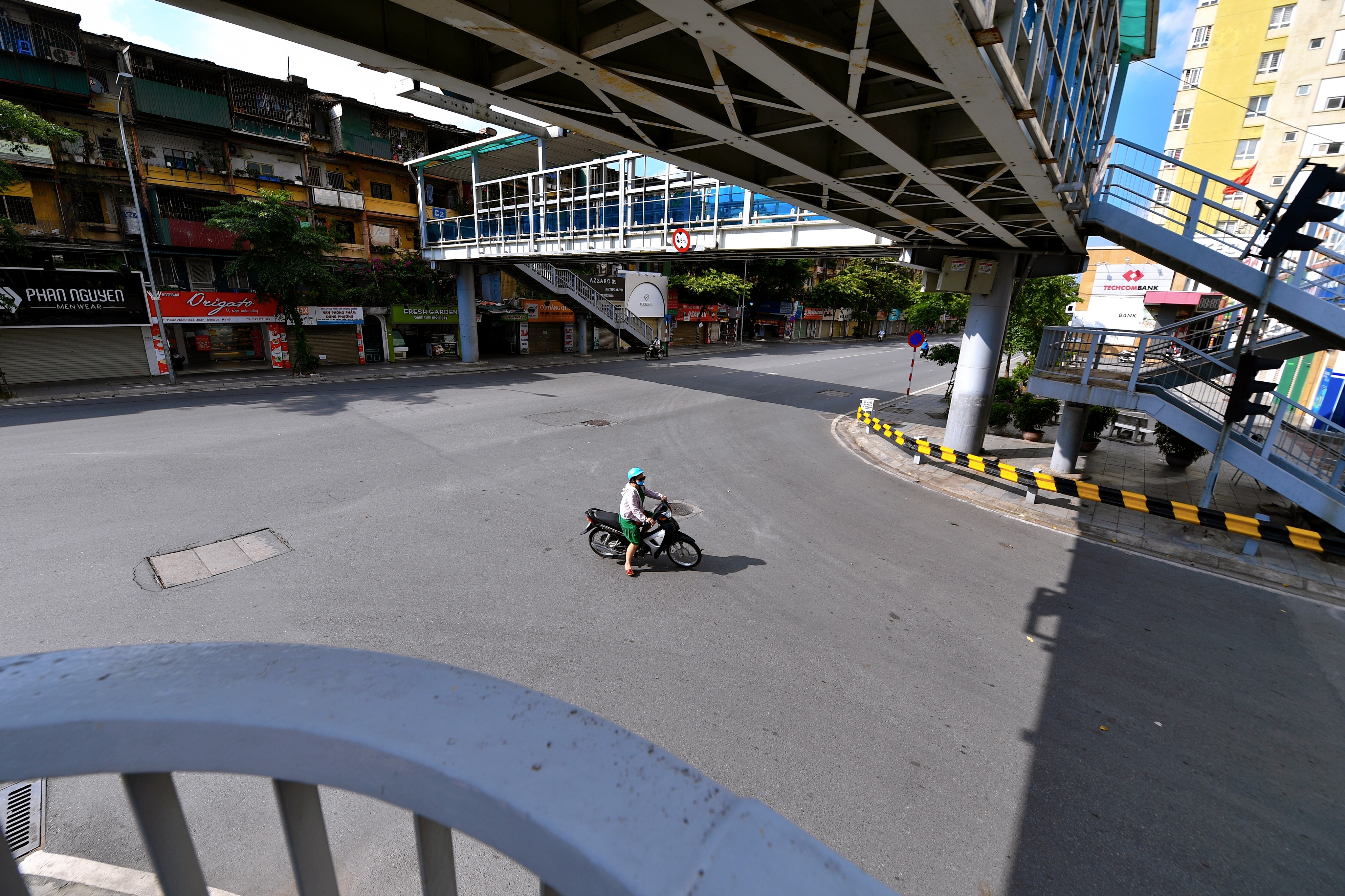 Pho bi thu Ha Noi: Gian cach thu do 2 thang la chua co tien le hinh anh