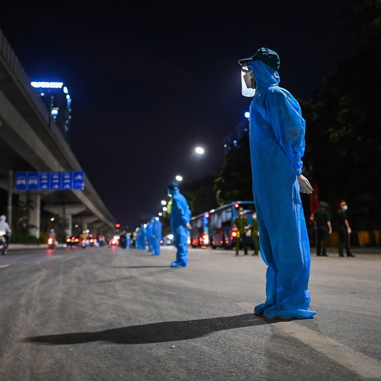 Dich Covid-19 Ha Noi,  gian cach xa hoi Ha Noi anh 1