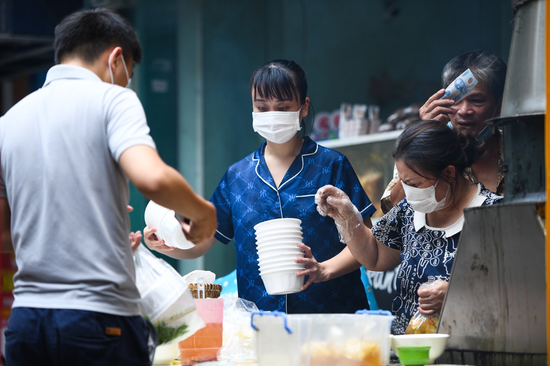 Hang an o vung xanh huyen Gia Lam duoc ban mang ve hinh anh