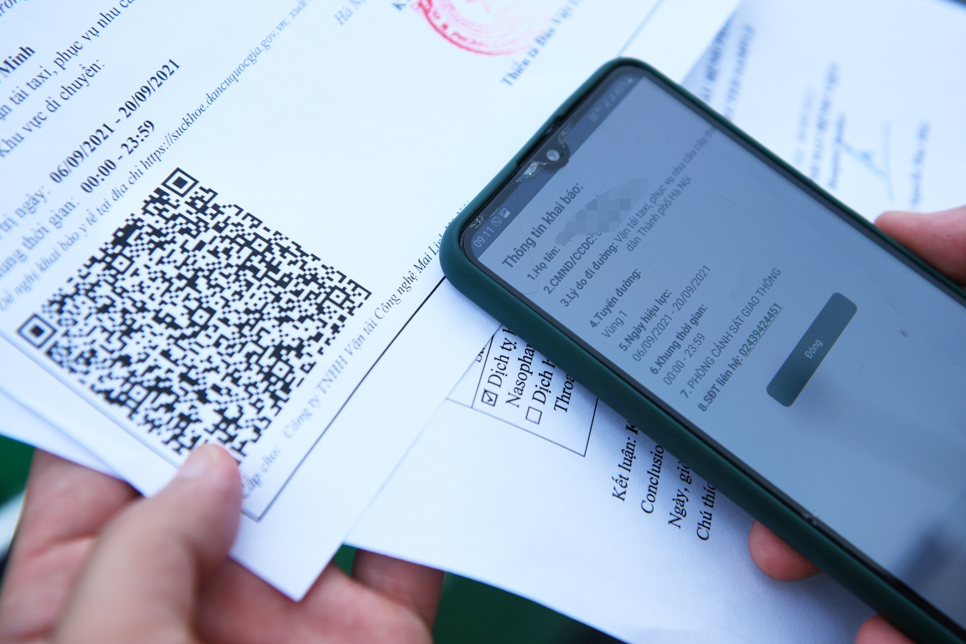 Cong an Ha Noi tiep tuc cap giay di duong co ma QR hinh anh