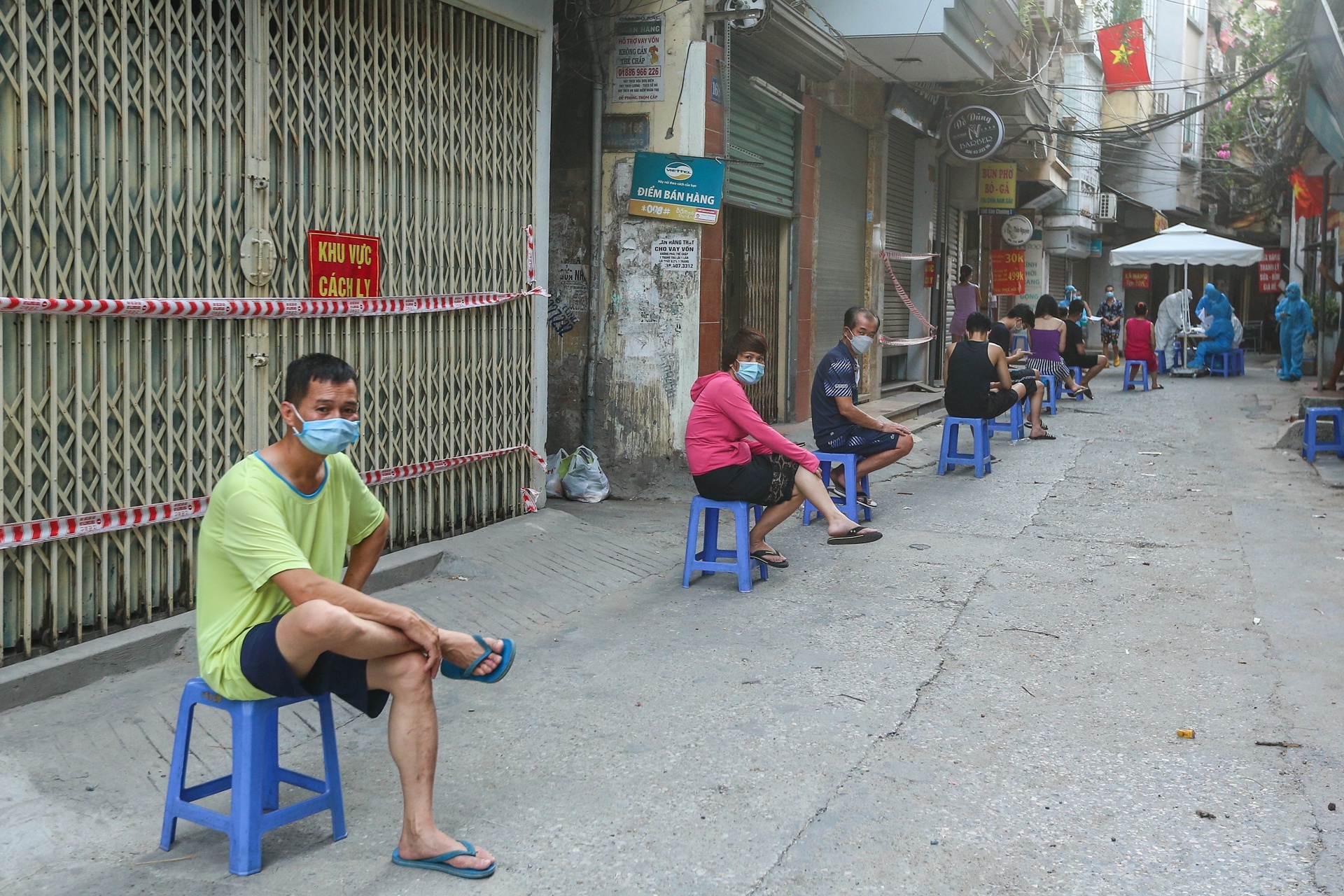 Dich Covid-19 Ha Noi,  gian cach xa hoi Ha Noi anh 2