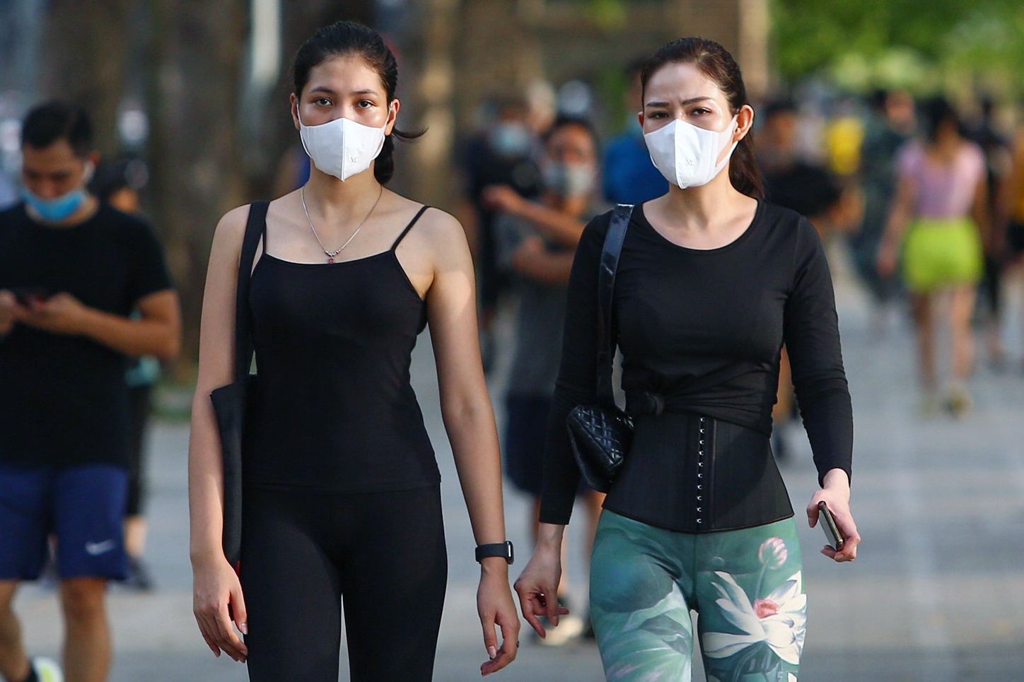 Ha Noi cho phep the duc ngoai troi, mo cua trung tam thuong mai hinh anh