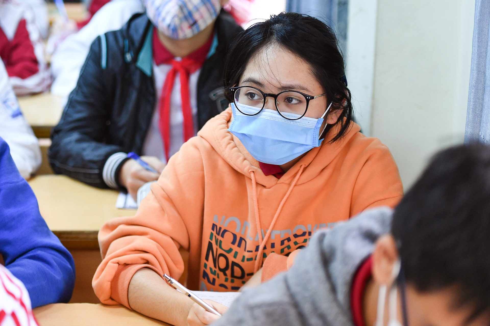 Ha Noi cho hoc sinh 5 khoi tro lai truong tu ngay 8/11 hinh anh