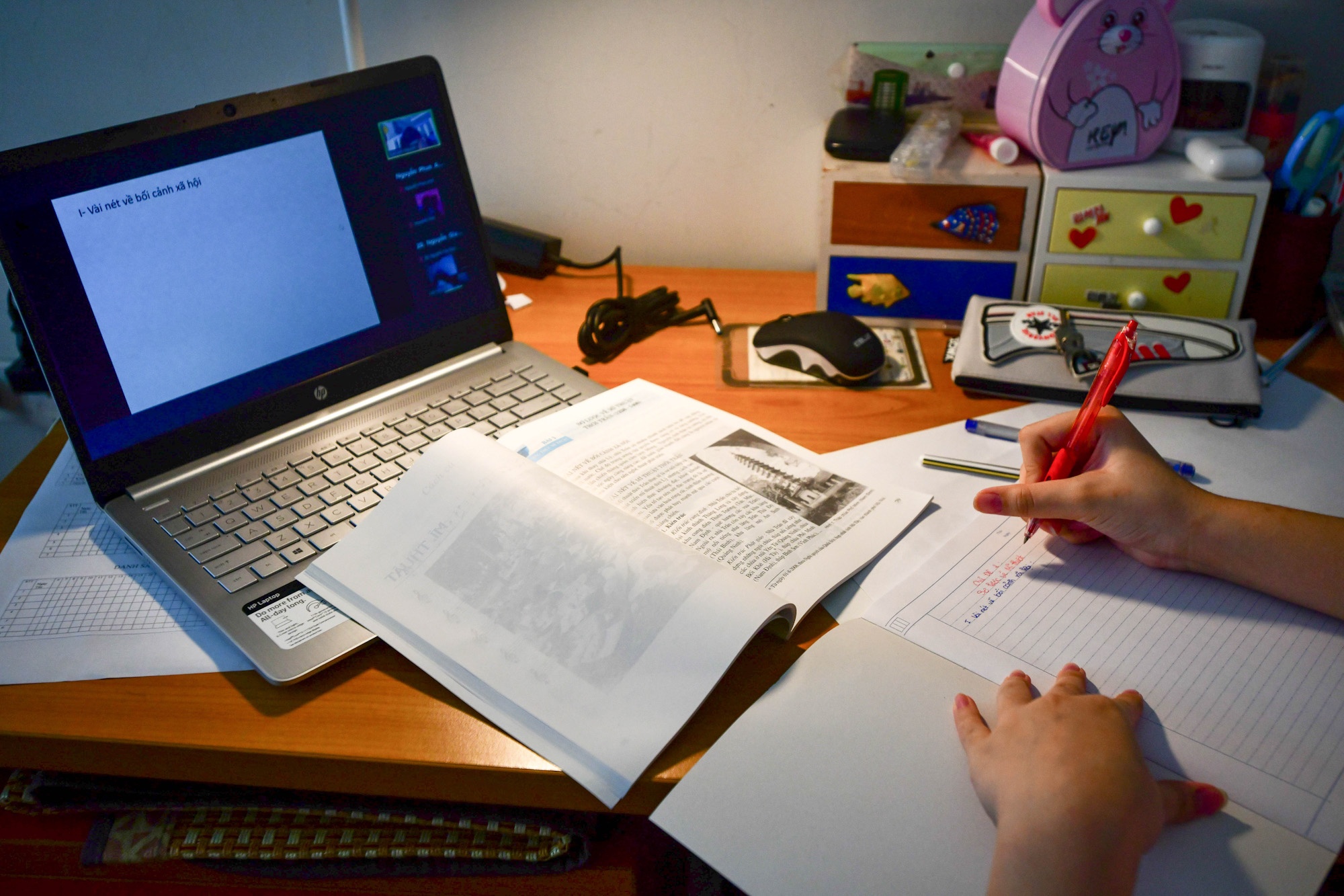 Ca benh Covid-19 Ha Noi,  hoc sinh Ha Noi di hoc lai anh 1