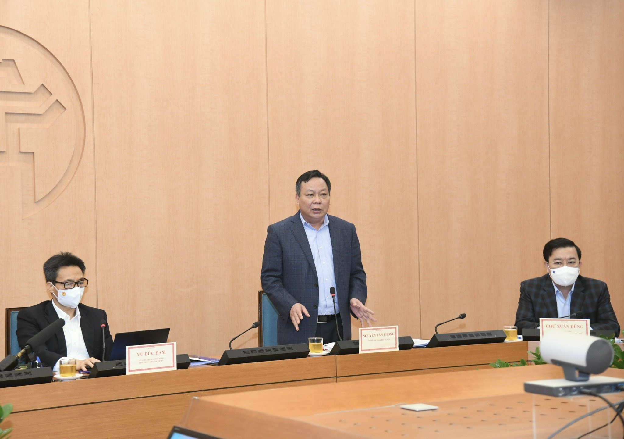 Ha Noi cho hoc sinh di hoc anh 1