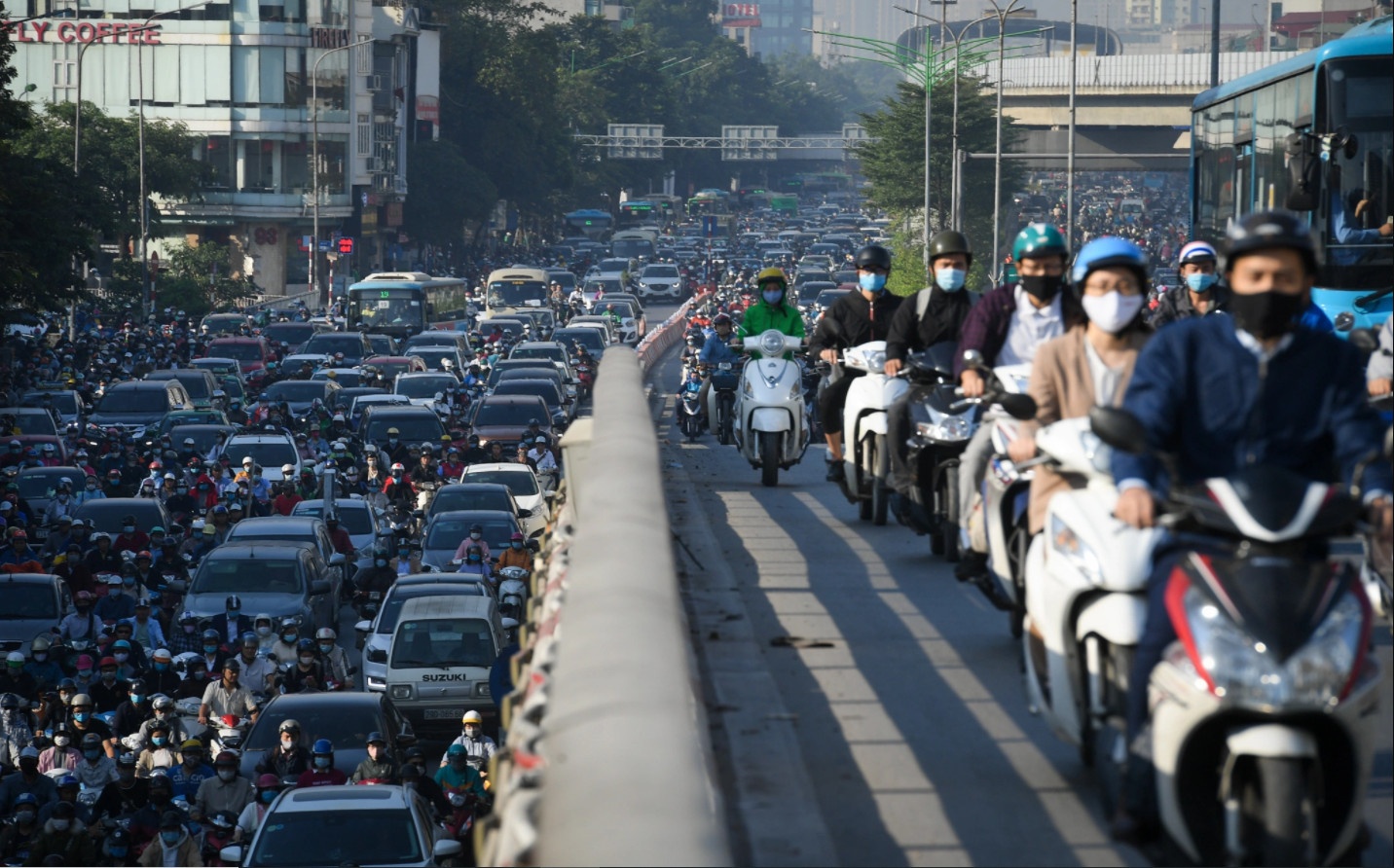 Oto vao noi do Ha Noi co the phai mat phi den 100.000 dong moi luot hinh anh