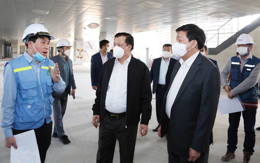 Bi thu Ha Noi thi sat metro anh 2