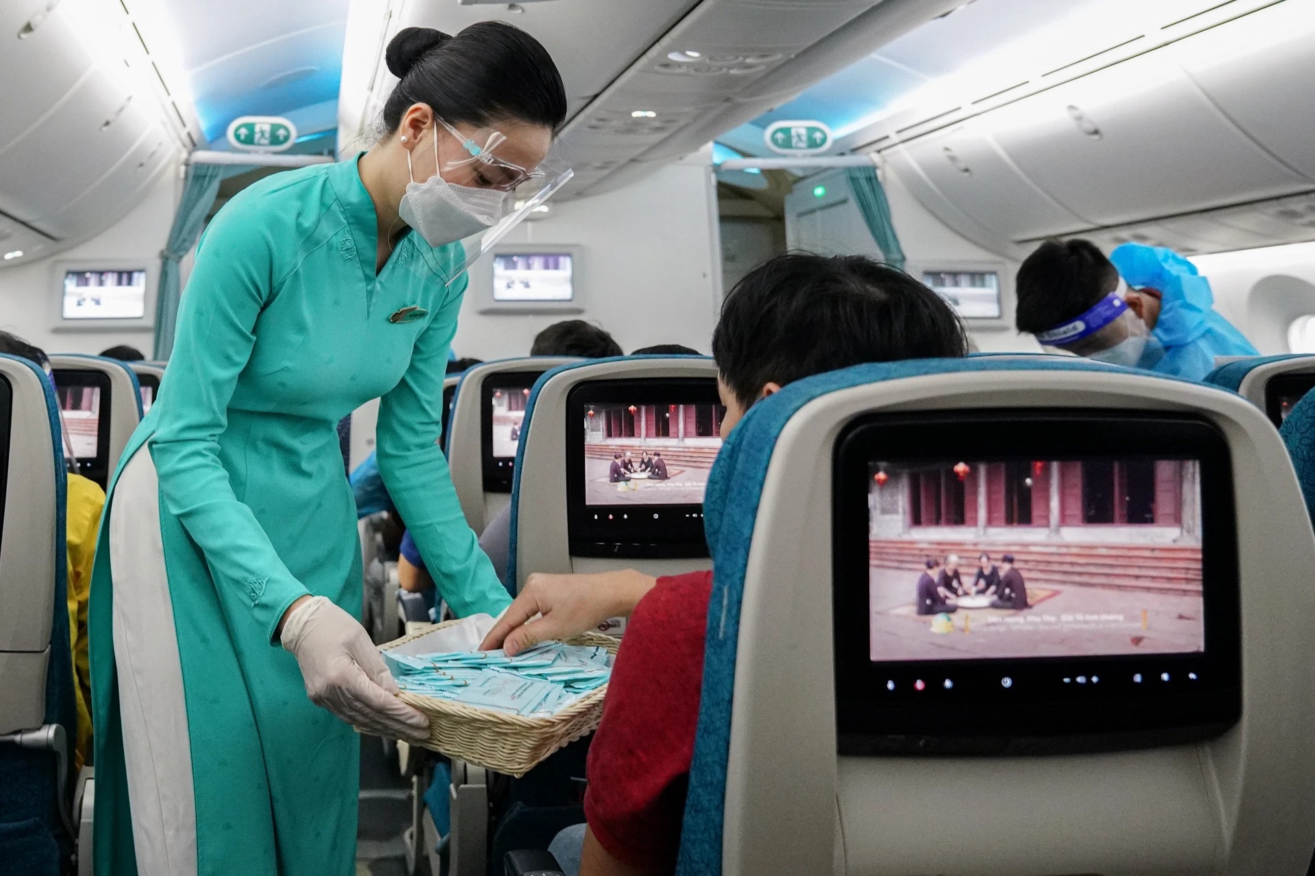 Ha Noi cach ly tap trung nguoi tu cac nuoc co bien chung Omicron hinh anh