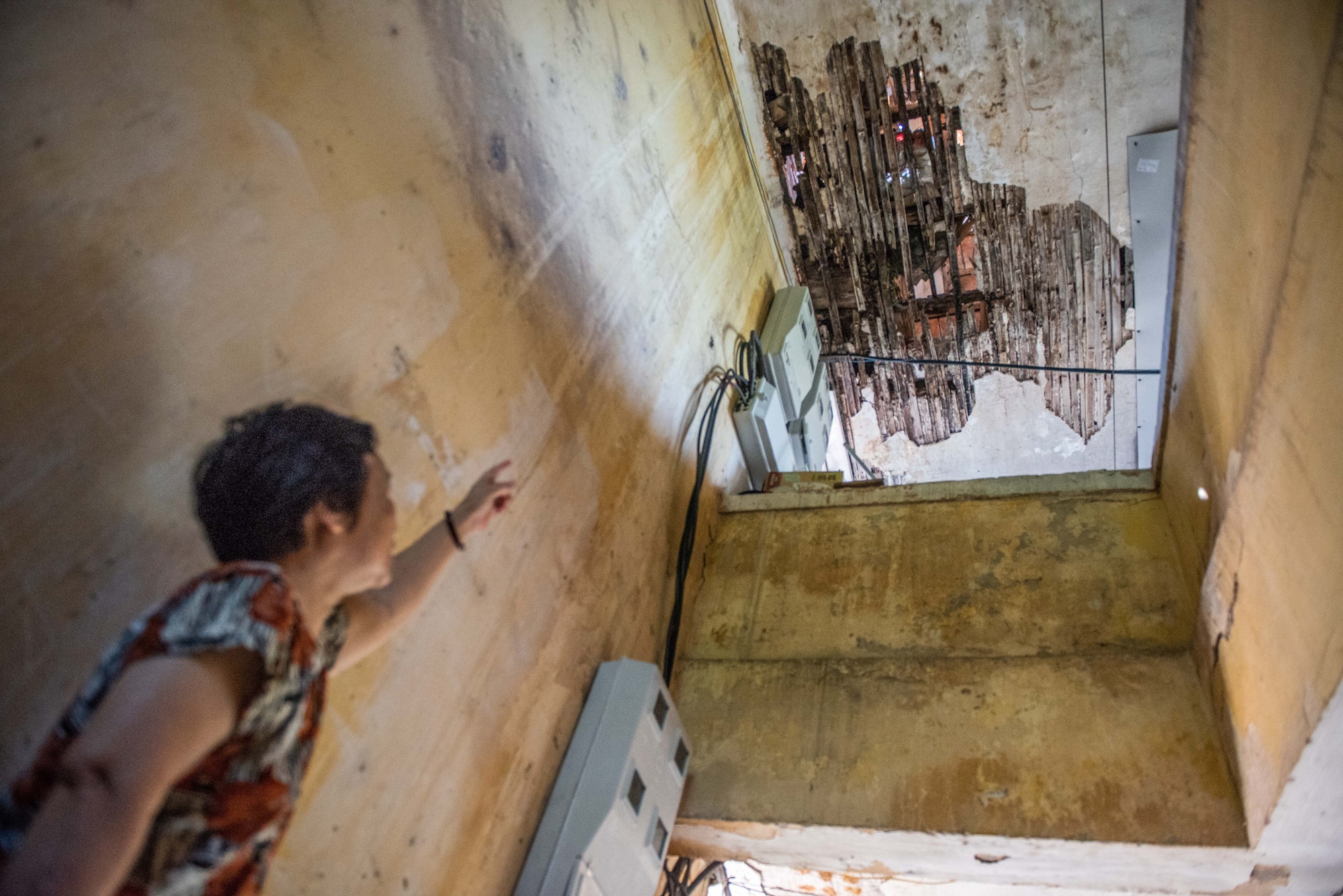 Dan o 6 chung cu nguy hiem cua Ha Noi sap duoc di doi hinh anh