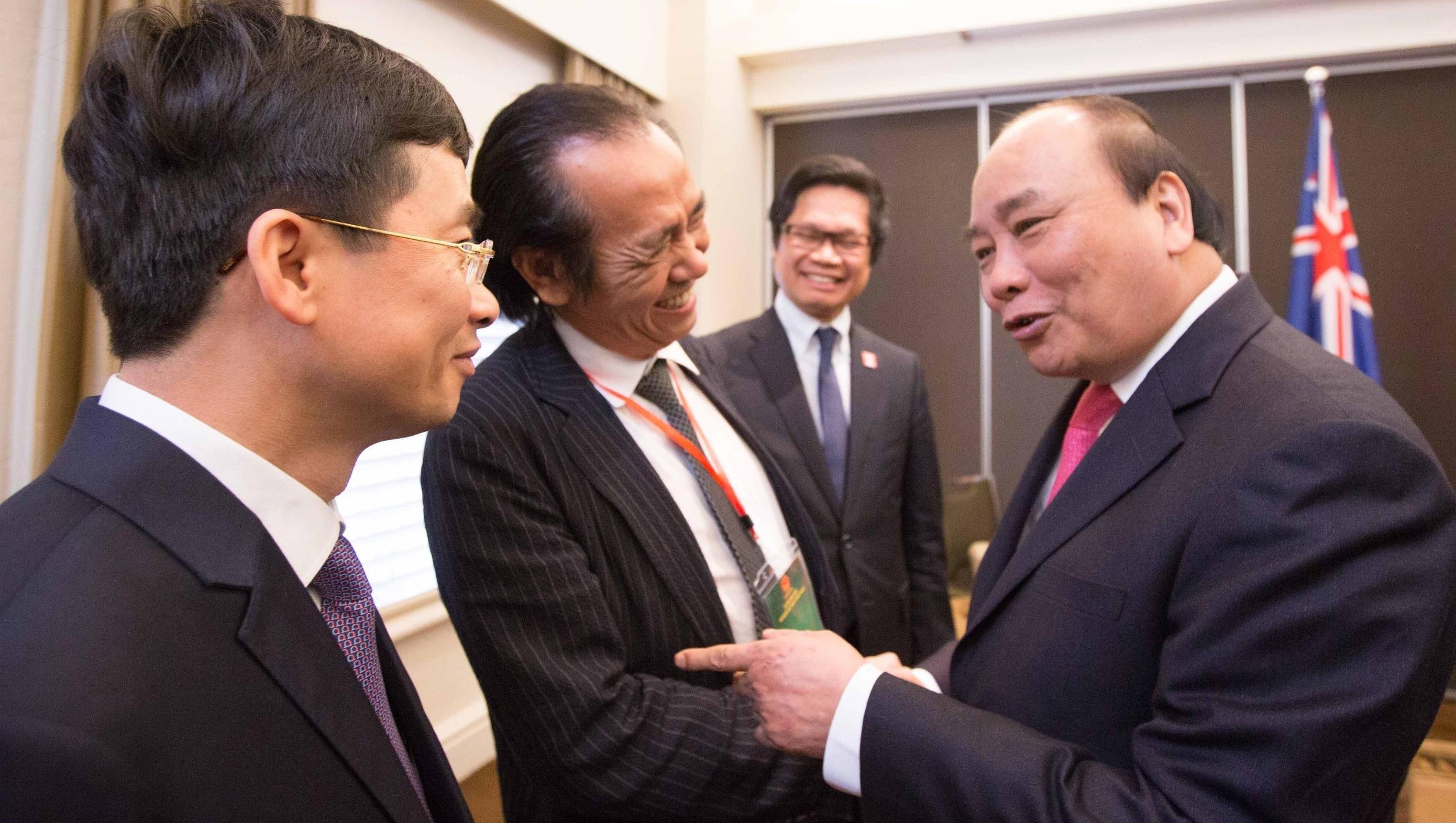 ‘Cac vi cu tam huyet, chinh phu se lang nghe’ hinh anh