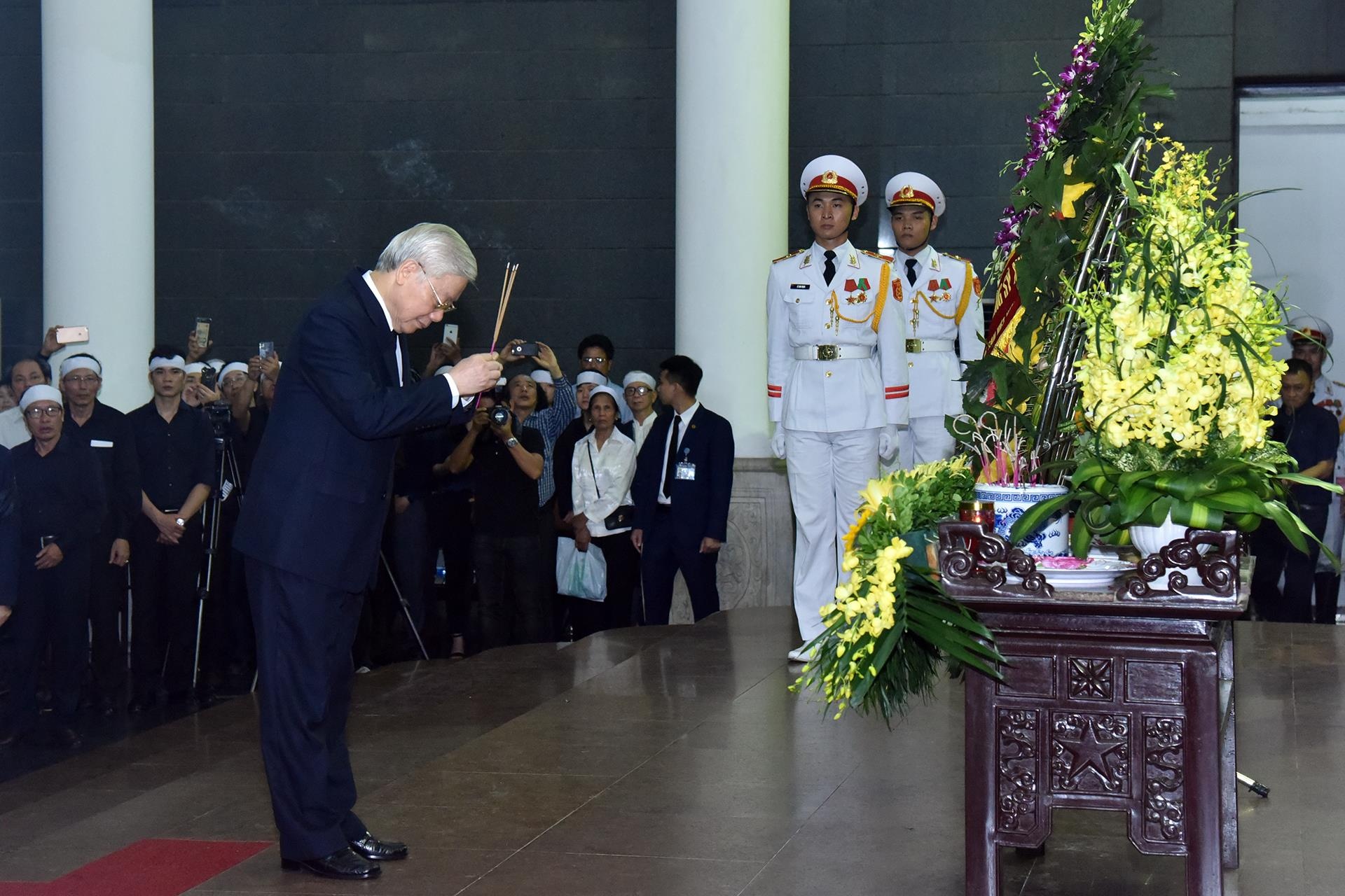 dam tang trung tuong Dong Sy Nguyen anh 5