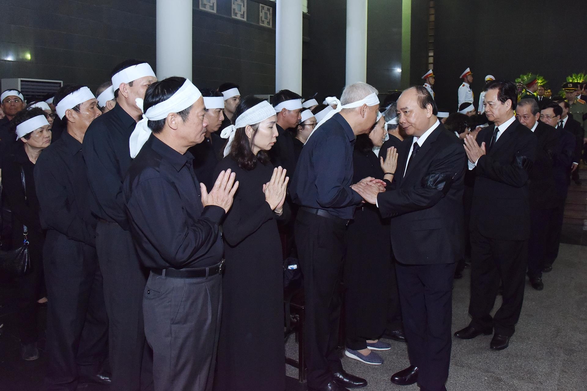 dam tang trung tuong Dong Sy Nguyen anh 7