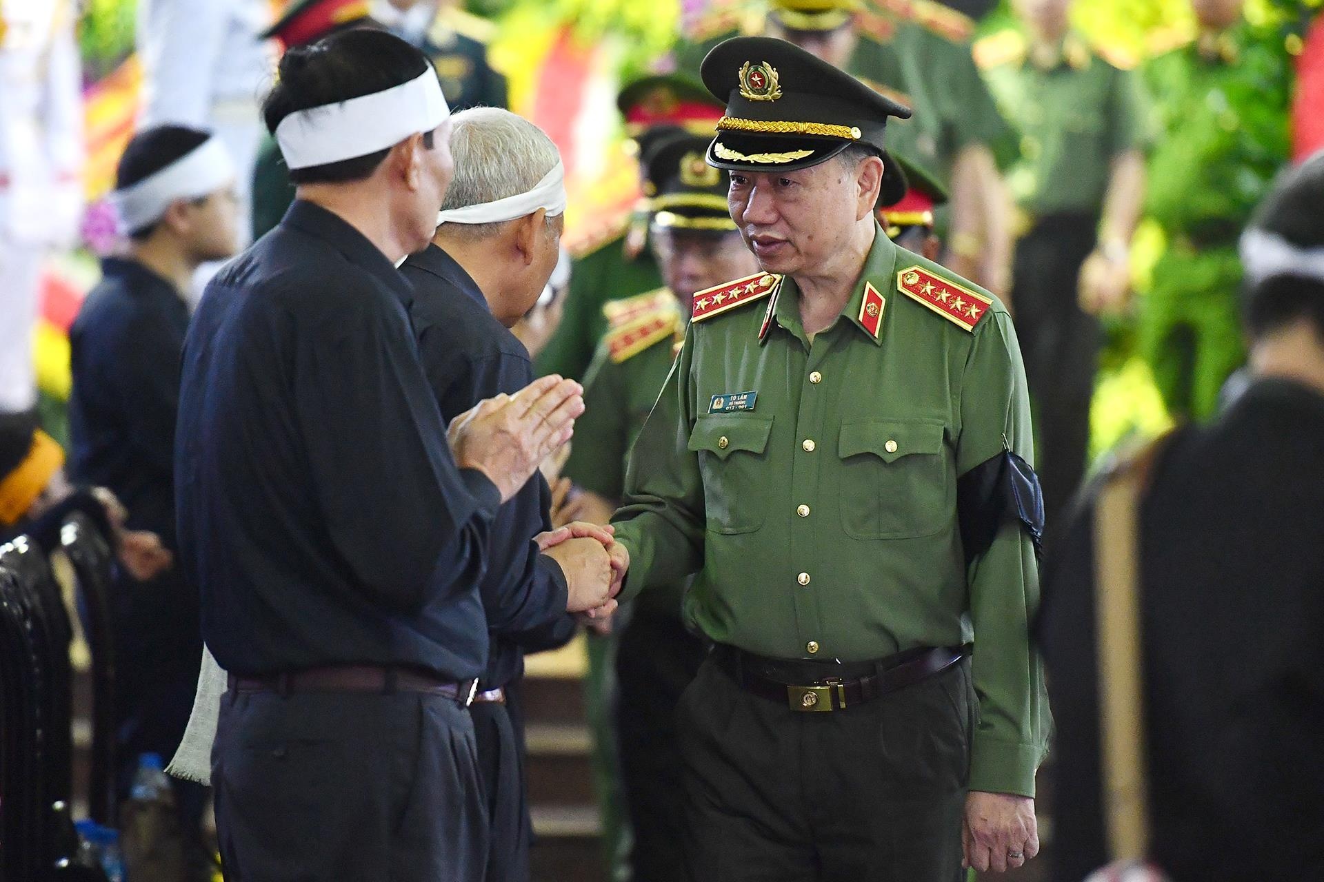 dam tang trung tuong Dong Sy Nguyen anh 9