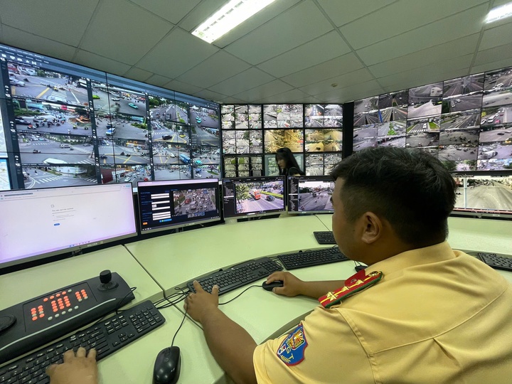 TP.HCM se giam luc luong CSGT tuan tra ngoai duong khi co camera AI hinh anh