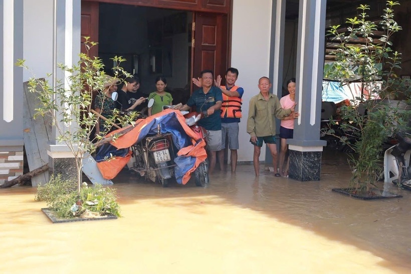 Nuoc tai cac xa bi ngap o Bac Ninh dang rut nhanh hinh anh