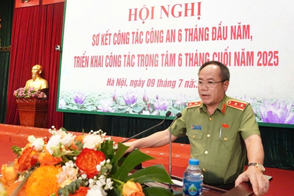 Cong an Ha Noi tang cuong bam co so, giu vung binh yen tu goc hinh anh