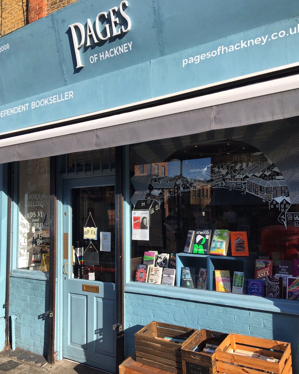 hieu sach o London mo cua tro lai anh 4