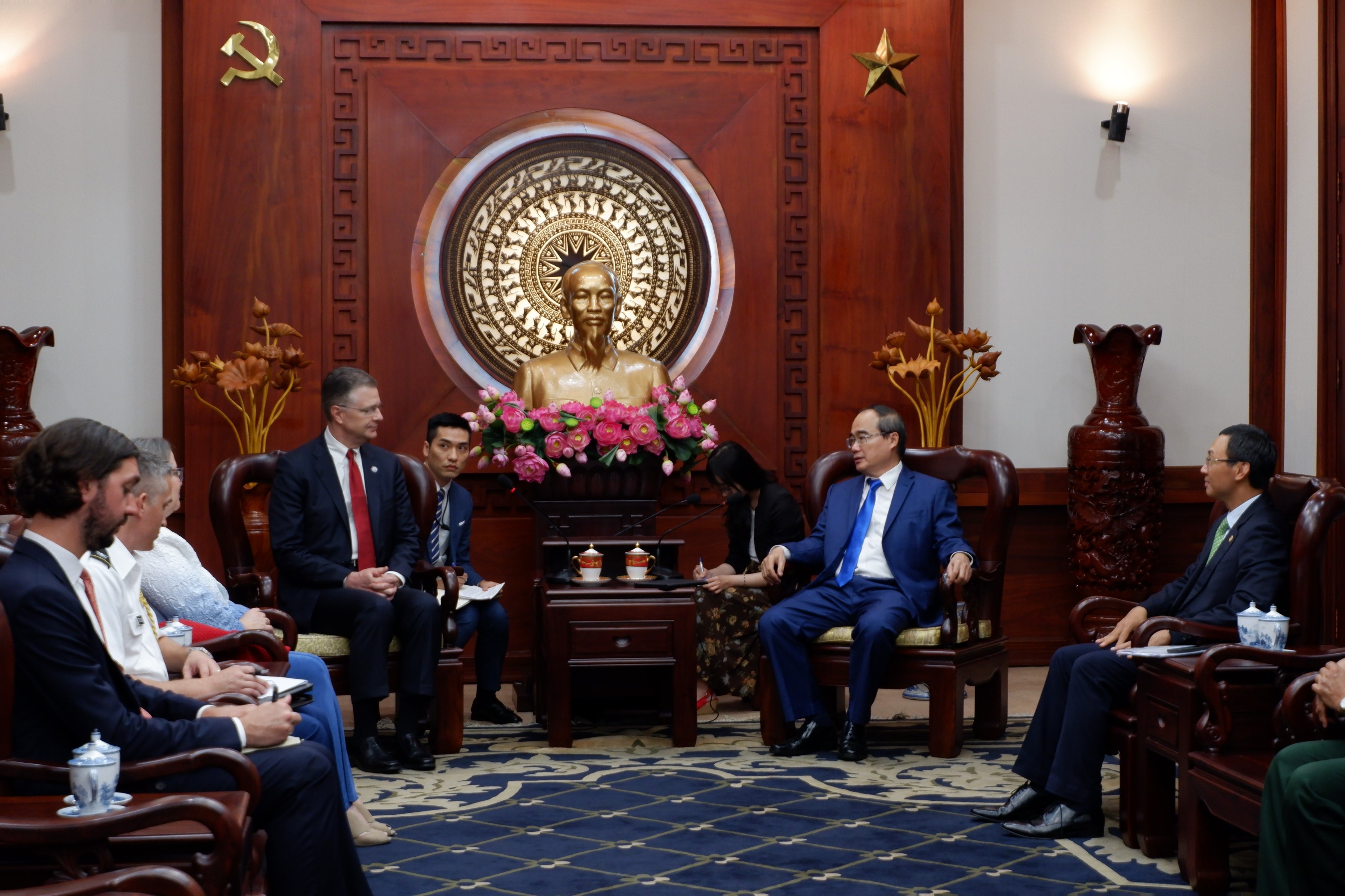 bi thu Nhan gap dai su My anh 1