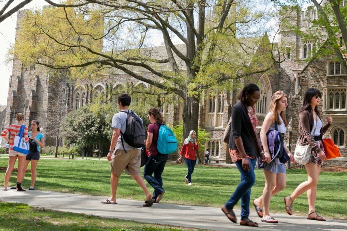 'Toi muon hoc online de tranh virus, nhung lo bi truc xuat khoi My' hinh anh