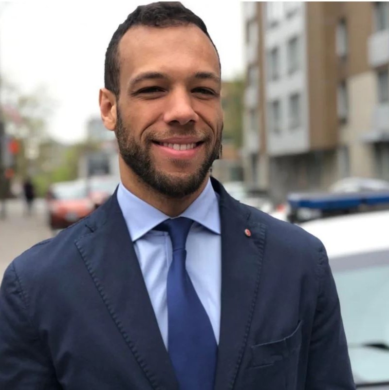 Barack Obama,  Balarama Holness,  Quebec,  Montreal,  phan biet chung toc,  Black Lives Matter,  bong bau duc,  quy goi,  Colin Kaepernick anh 2