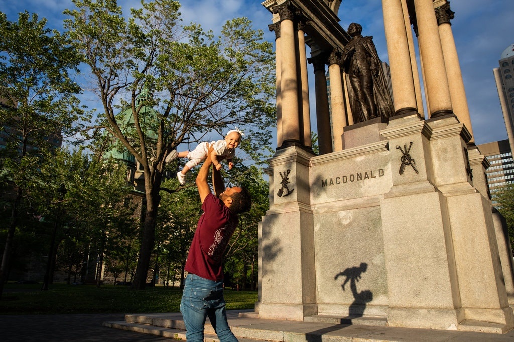 Barack Obama,  Balarama Holness,  Quebec,  Montreal,  phan biet chung toc,  Black Lives Matter,  bong bau duc,  quy goi,  Colin Kaepernick anh 4