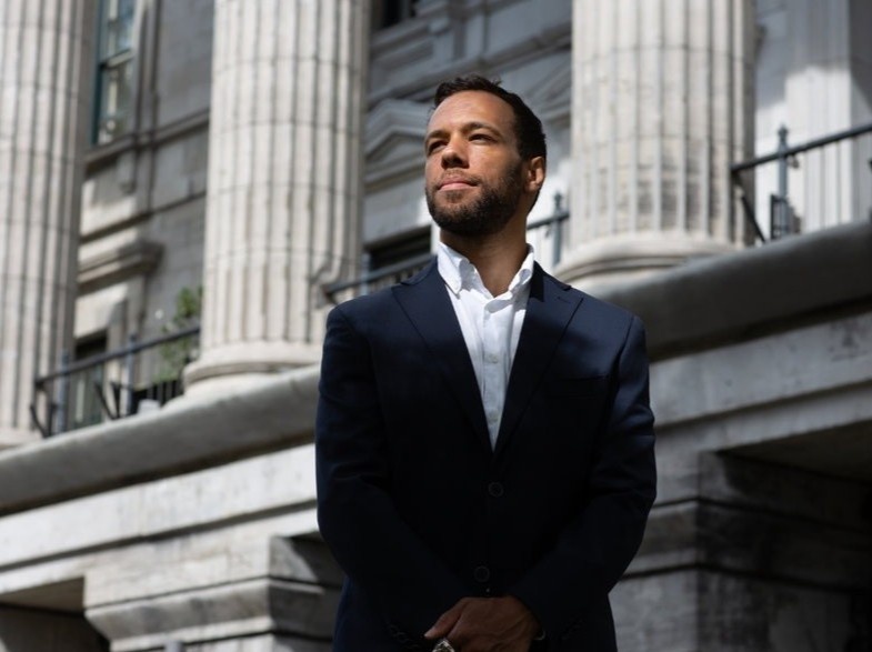 Cuu cau thu bong bau duc tren con duong tro thanh Obama cua Canada hinh anh