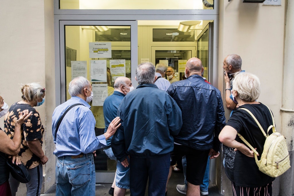 dich o italy hoi sinh tiem cam do anh 2