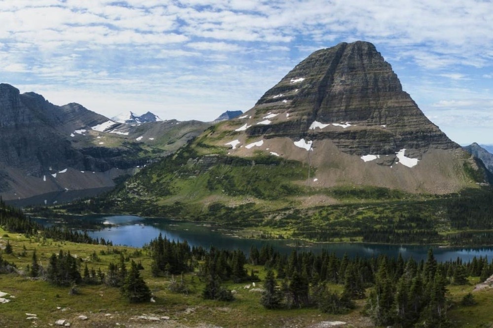 Du khach leo nui thiet mang khi co lay lai hanh ly bi danh roi hinh anh