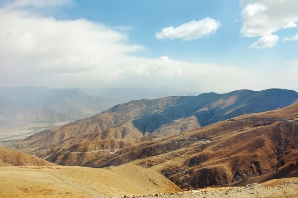 Nghi van tan tich chien tranh duoi day ho o Tay Tang hinh anh