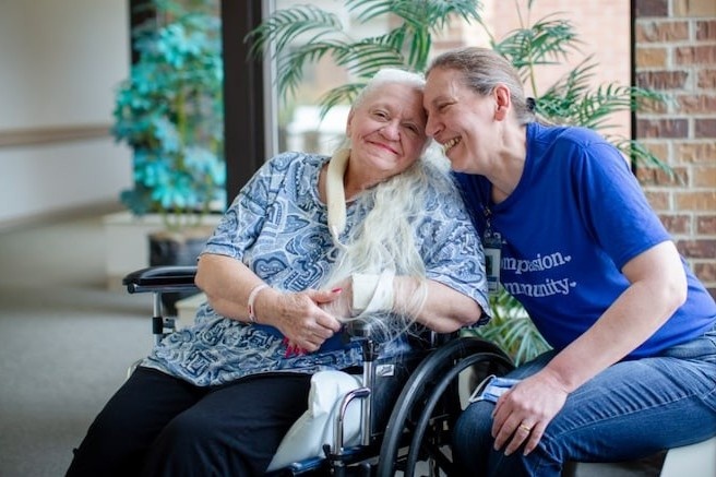 Chi em that lac hon 50 nam bat ngo doan tu khi dieu tri Covid-19 hinh anh