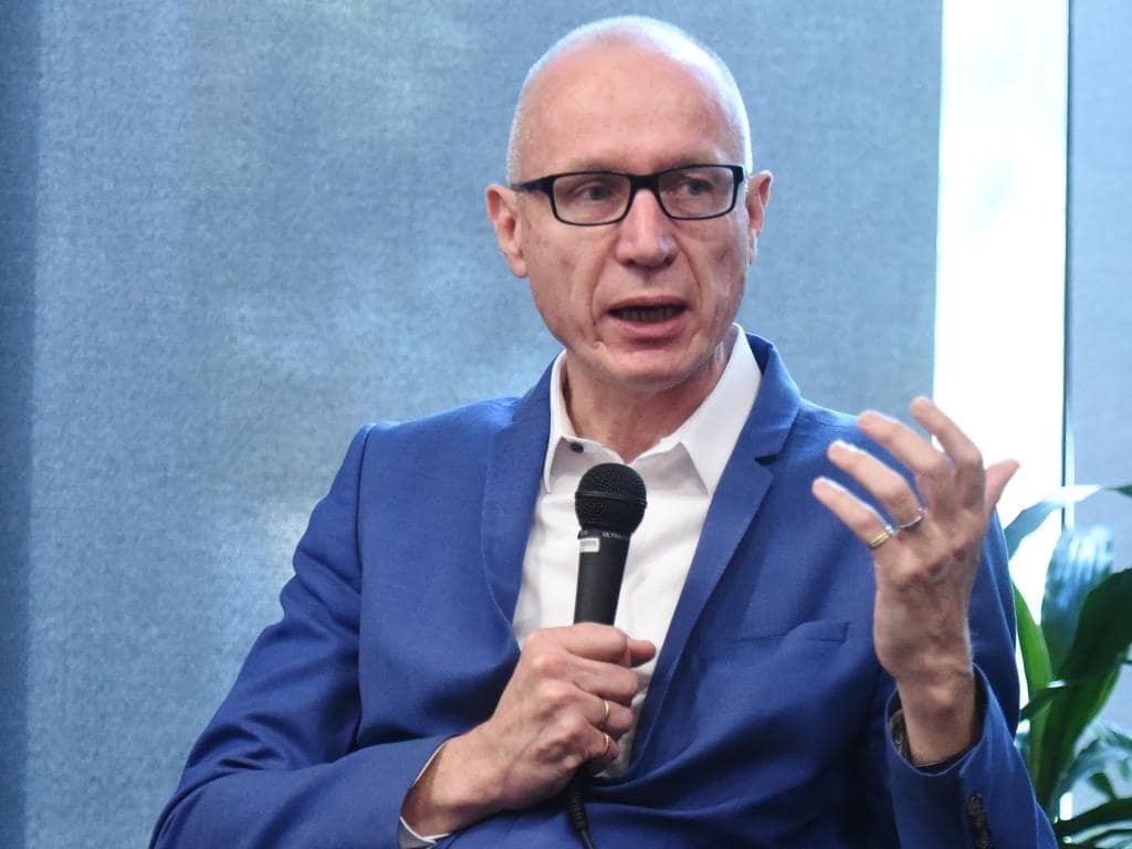 doanh thu news corp sut giam anh 2