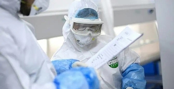 covid-19,  chuyen gia,  dai bieu quoc hoi,  karl lauterbach,  harvard,  cologne,  phat tan,  super spreader,  sieu lay nhiem,  covid party,  duong tinh,  truong hoc,  chinh phu,  chong dich anh 4