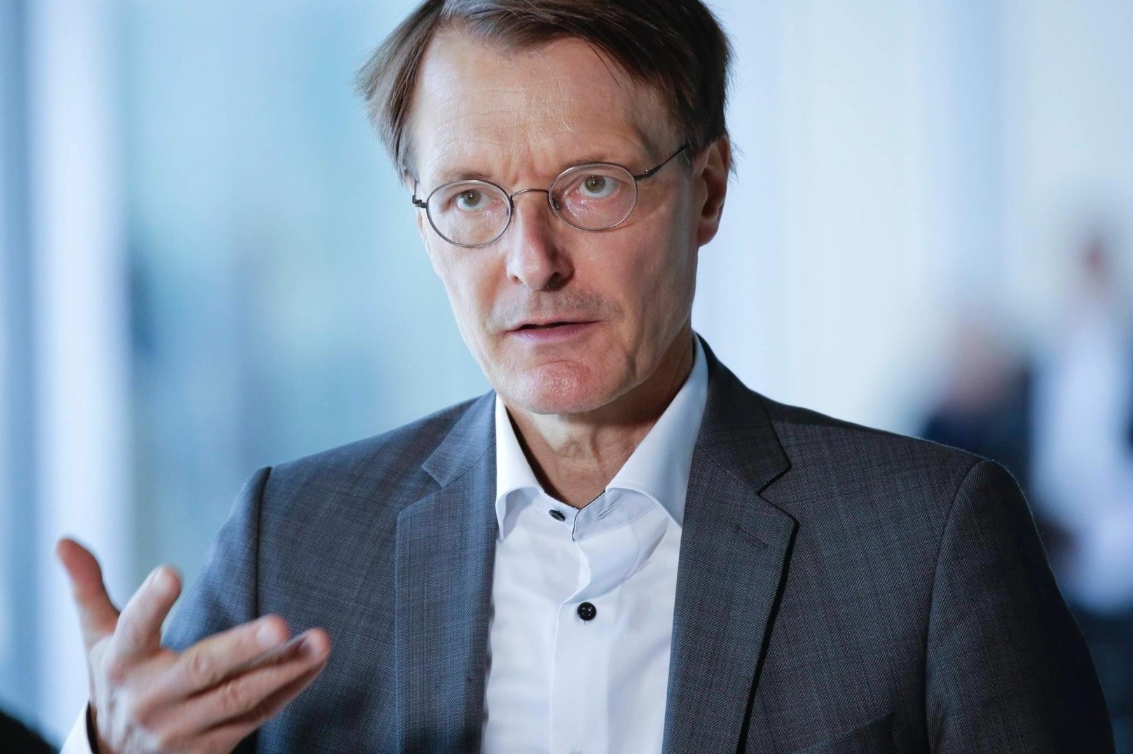 Chuyen gia Duc: Chinh quyen nen tap trung vao nhung ca sieu lay nhiem hinh anh