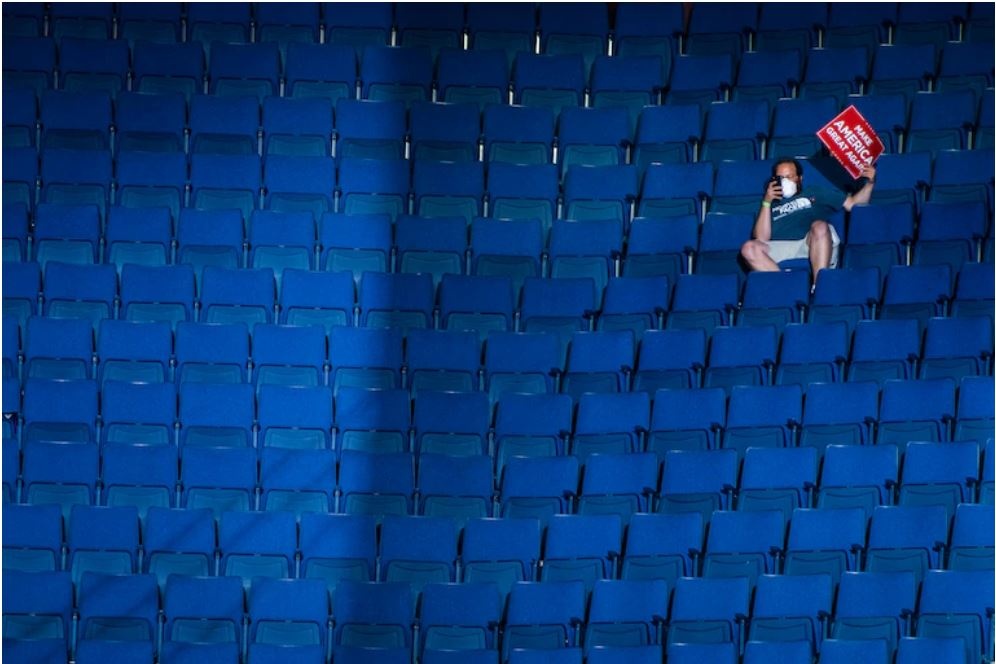 TT Trump se khong di van dong voi nhung khan dai trong hinh anh