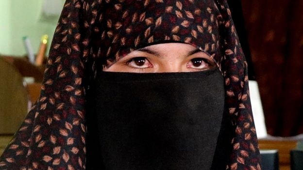 bi mat cau chuyen thieu nu ban guc taliban anh 1