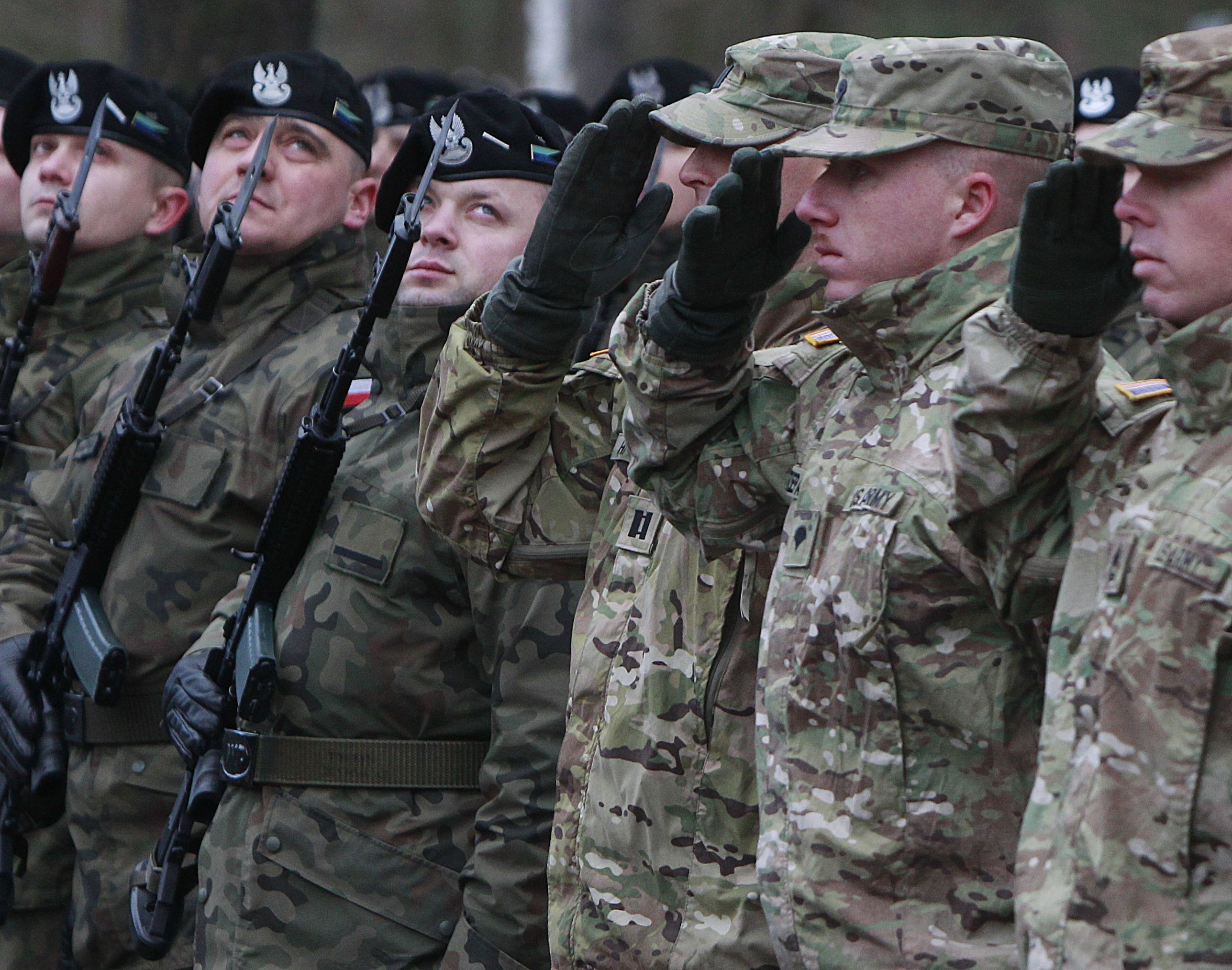 Nhung lo hong trong ke hoach rut quan khoi Duc cua TT Trump hinh anh