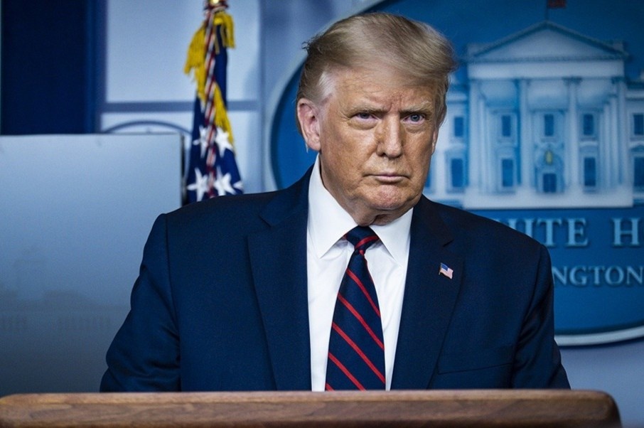 Tong thong Trump thu hep khoang cach voi ong Biden tren san ca cuoc hinh anh