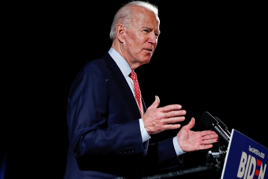 Ong Biden van dong so tien ky luc 365 trieu USD trong thang 8 hinh anh