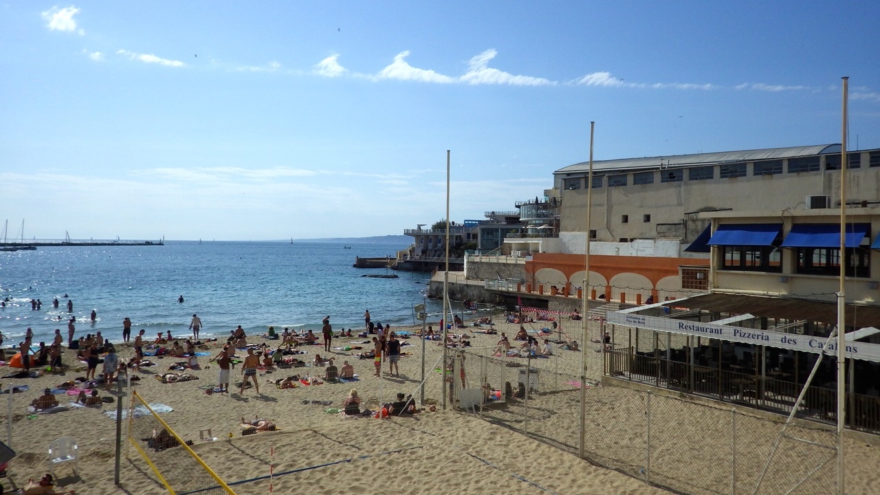 eu chong covid tren duong pho anh 5