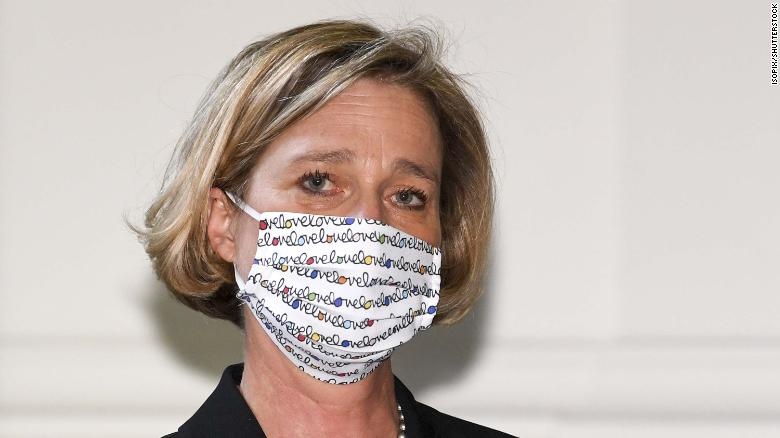 Con rieng cua cuu vua Bi dau tranh doi tuoc hieu cong chua hinh anh