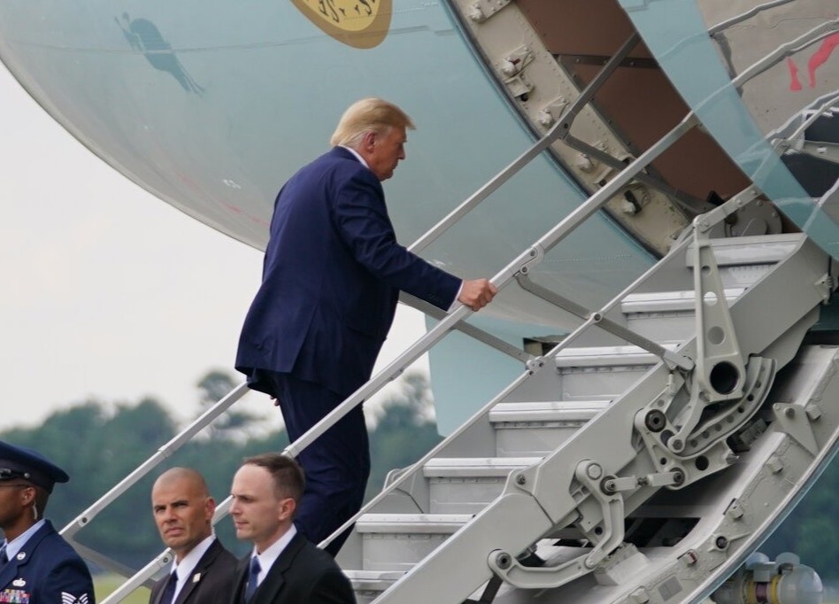 Che doi thu benh tat, chinh TT Trump bi nghi van ve suc khoe hinh anh